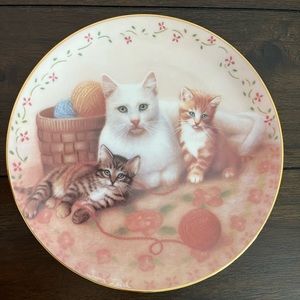 WHITE CAT collector plate THE ROYAL FAMILY Susan Leigh TABBY KITTENS